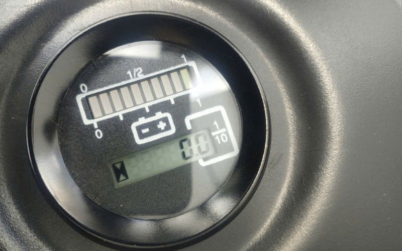 Màn hình xe nâng điện lithium đứng lái 1.5 tấn