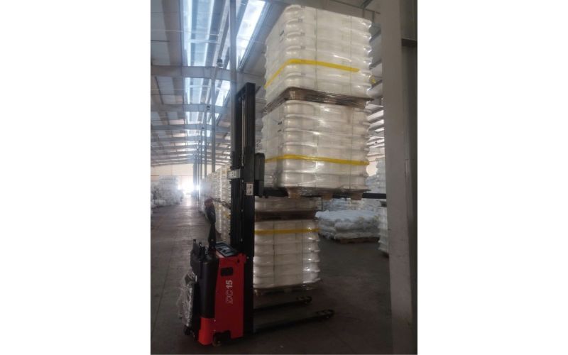 Thử tải xe nâng điện lithium đứng lái 1.5 tấn