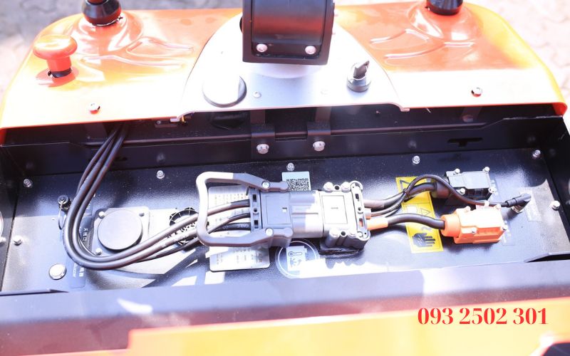 Pin lithium xe nâng tay điện 3 tấn HELI