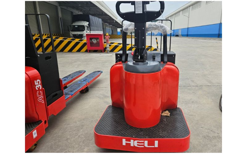 Mặt sau xe nâng tay điện 5 tấn