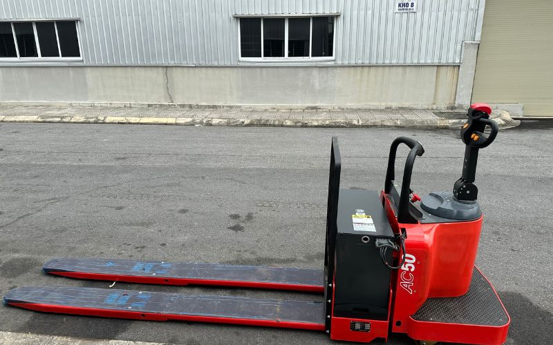 Xe nâng điện đứng lái 5 tấn