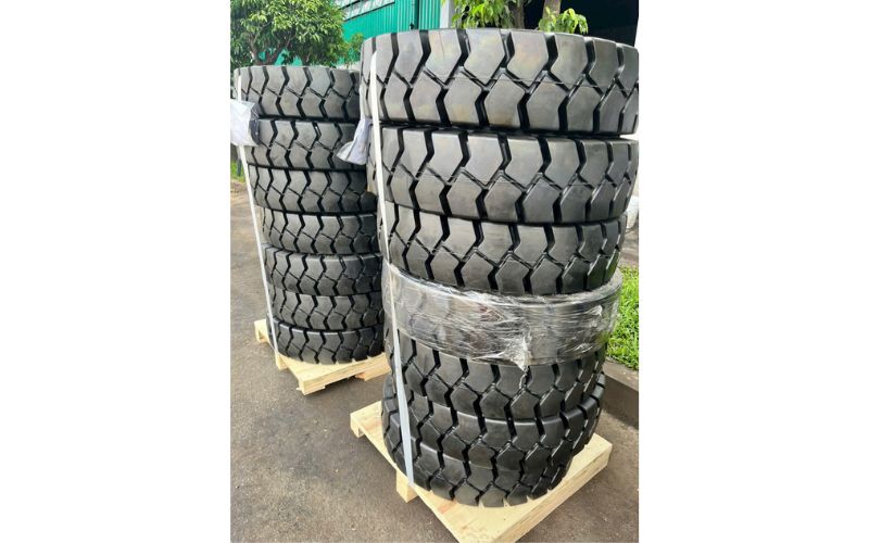 Lốp hơi xe nâng