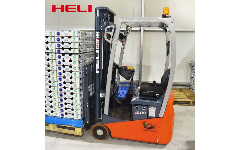 Xe nâng điện lithium 3 bánh 1 tấn vận hành