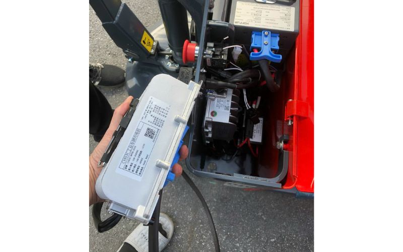 Sạc xe nâng tay điện 2 tấn