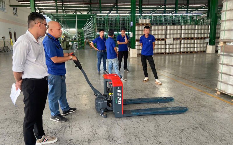 Xe nâng điện mini 2 tấn