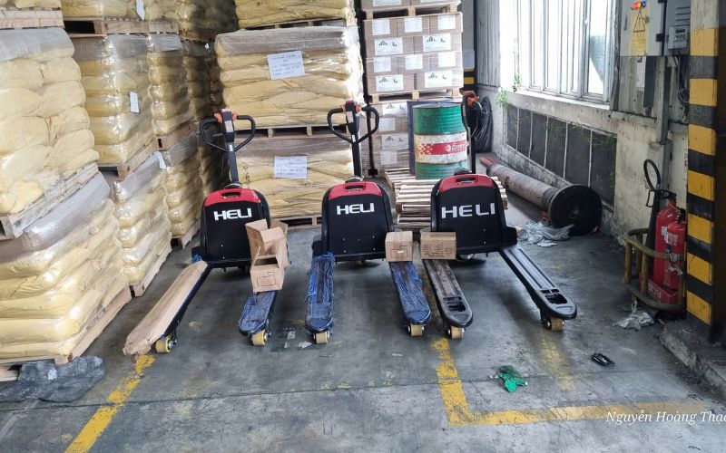 Xe nâng tay điện thấp (pallet truck)