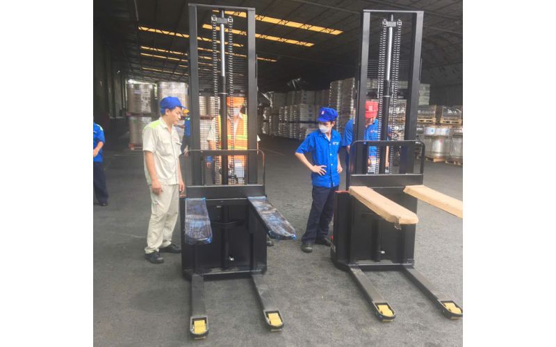Xe nâng tay điện 1.5 tấn