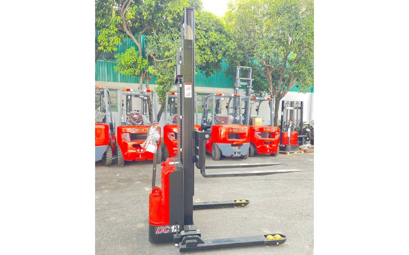 Mặt bên xe nâng pallet 2 mặt