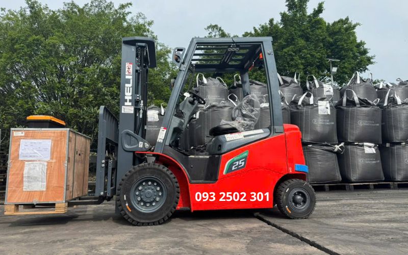 Xe nâng điện lithium 2.5 tấn