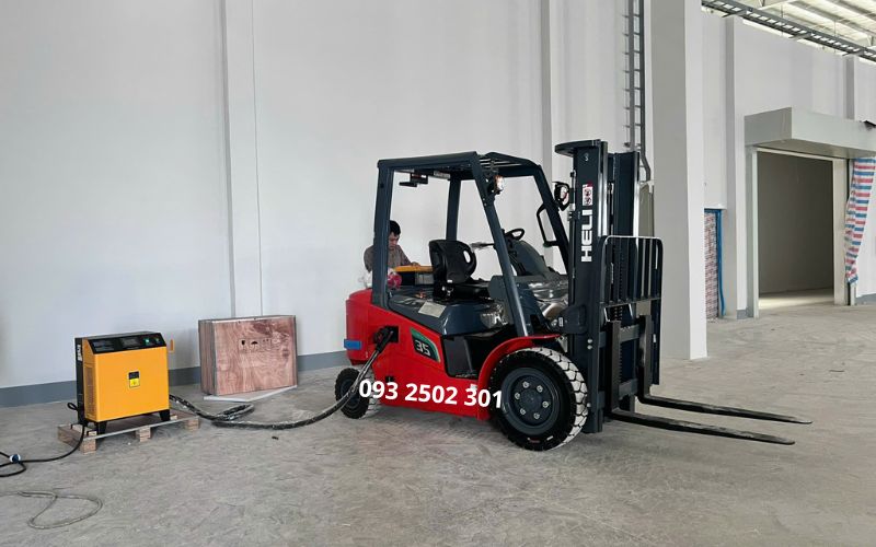 Sạc xe nâng điện lithium 3.5 tấn 