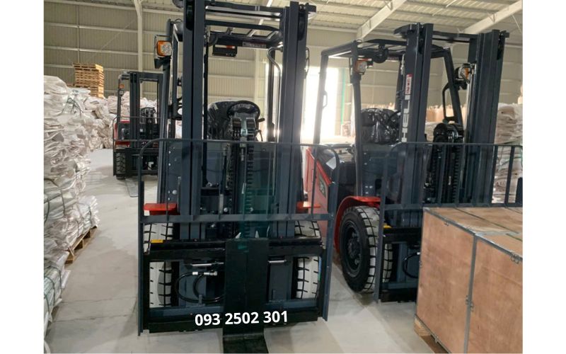Xe nâng điện lithium 3.5 tấn lắp bộ dịch giá 