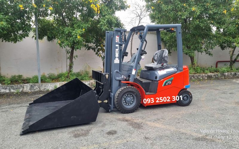 Xe nâng điện lithium 3.5 tấn lắp gật gù và gầu xúc