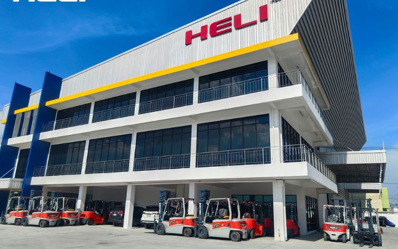 Bàn giao lô xe nâng điện lithium 5 tấn