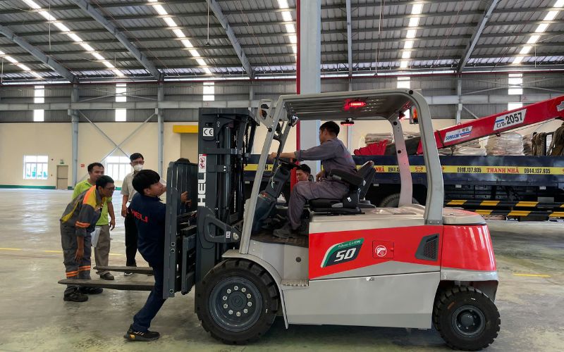 Xe nâng điện lithium 5 tấn G3