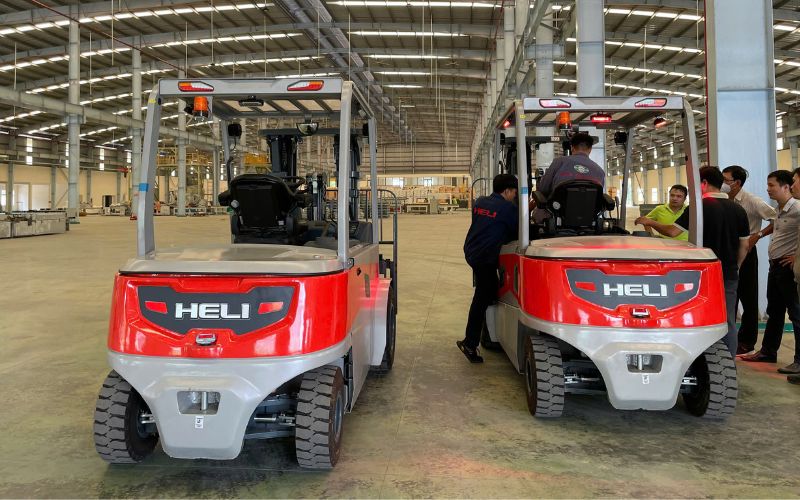 Xe nâng điện lithium 5 tấn HELI