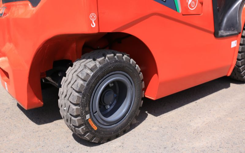 Bánh sau xe nâng điện lithium 1.5 tấn