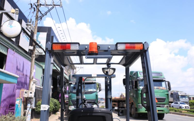 Đèn hậu và còi cảnh báo