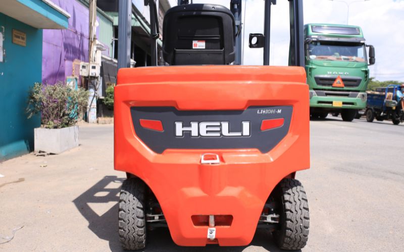 Mặt sau xe nâng điện lithium 1.5 tấn