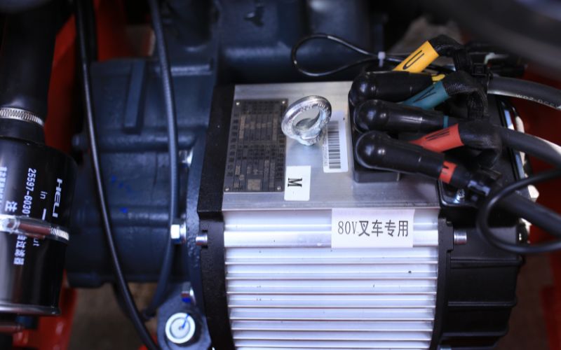 Motor di chuyển xe nâng điện lithium 1.5 tấn