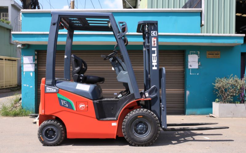 Xe nâng điện lithium 1.5 tấn