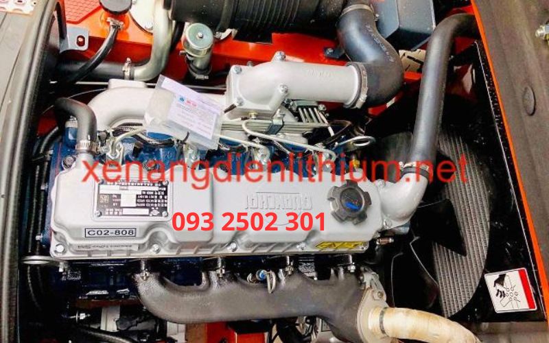 Động cơ QuanChai-QC490 trên xe nâng dầu 2 tấn