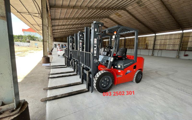 Bàn giao xe nâng dầu 3.5 tấn HELI