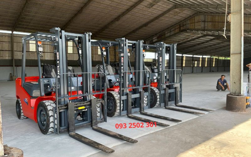 Bàn giao xe nâng dầu 3.5 tấn