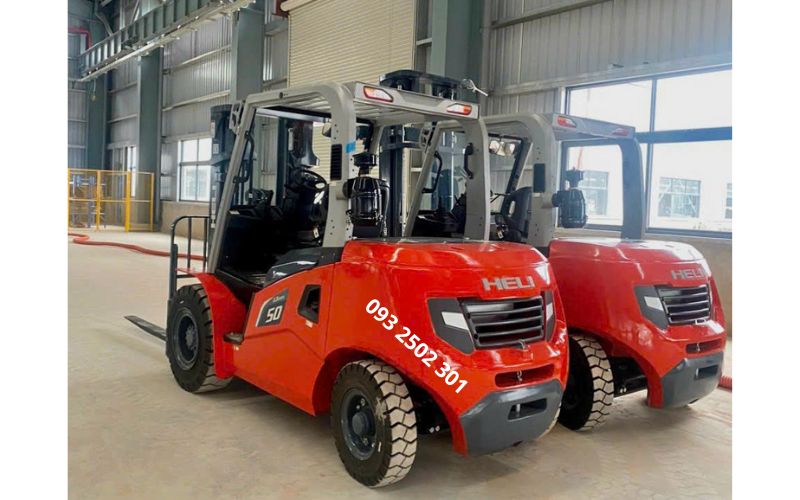 Bàn giao xe nâng dầu 5 tấn HELI