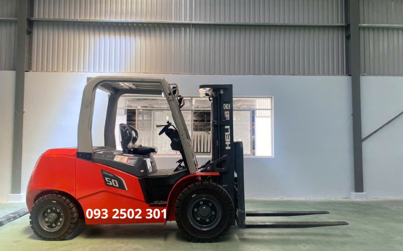 Xe nâng dầu 5 tấn