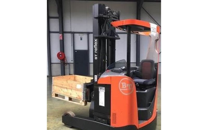 Xe nâng reach truck đứng lái BT