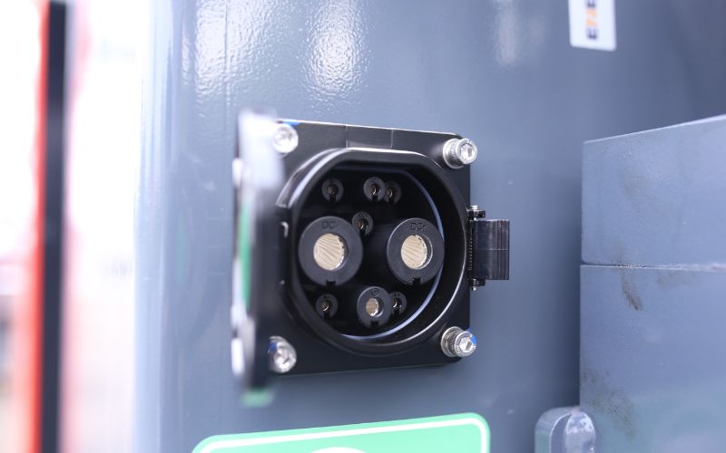Cổng sạc xe nâng điện reach truck 2 tấn