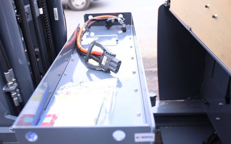 Pin xe nâng điện reach truck 2 tấn