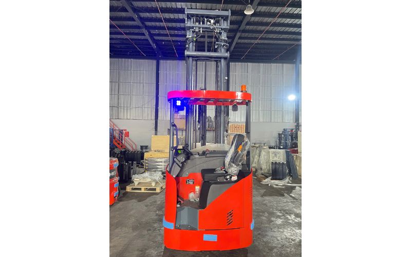 Xe nâng điện reach truck ngồi lái